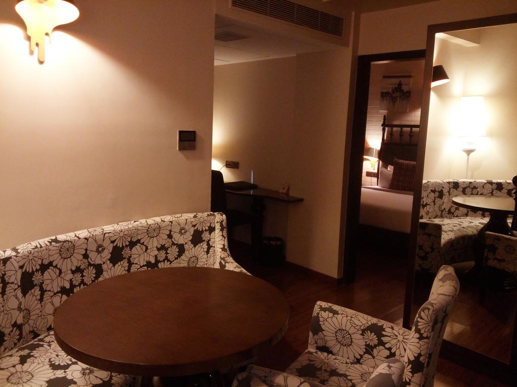 Best Western Plus O2 Indore Extérieur photo